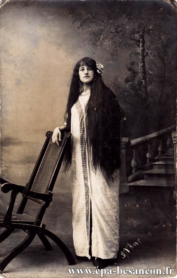 BESANÇON - Jeune femme